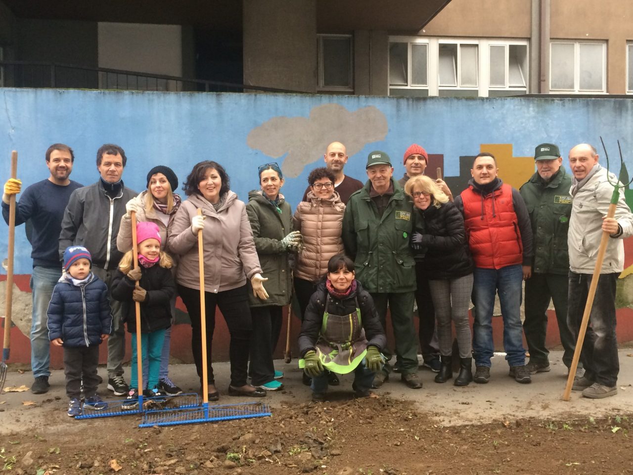 Bambini scuola Marzabotto adottano aiuole