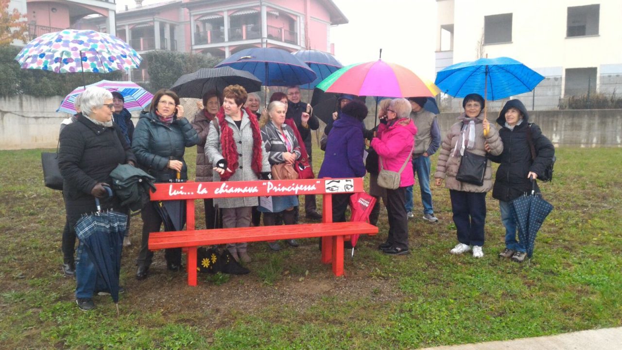 Panchina rossa e non solo contro la violenza di genere LE FOTO