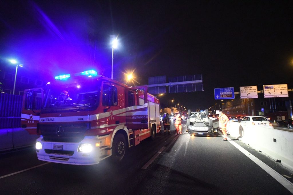 Auto ribaltata e Valassina chiusa verso Milano