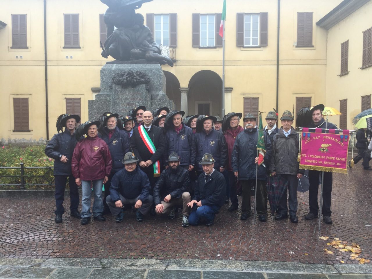 Corteo con banda e sodalizi a Cernusco