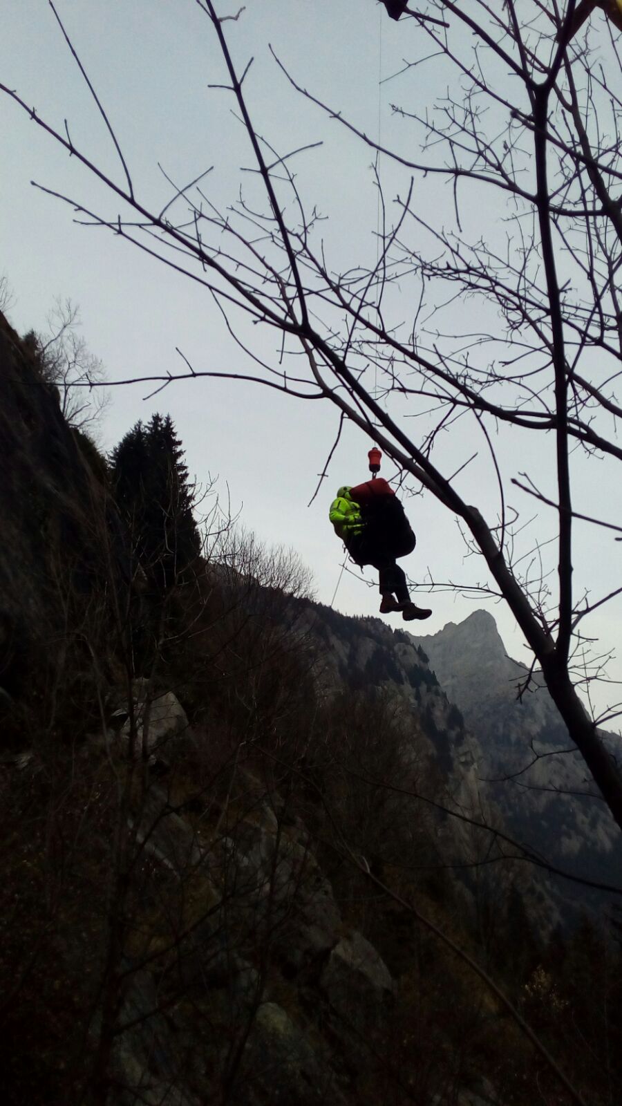 scalatore intrappolato soccorso alpino montagna
