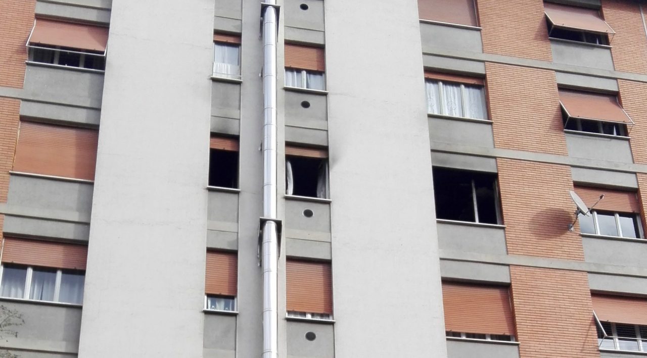 Incendio in condominio: due appartamenti inagibili