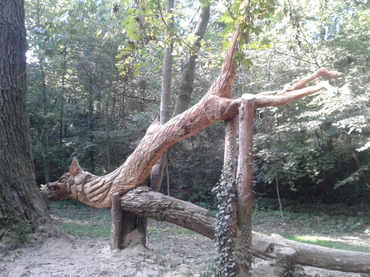 Il Covid non ferma i vandali: danneggiato ancora il drago Tarantasio
