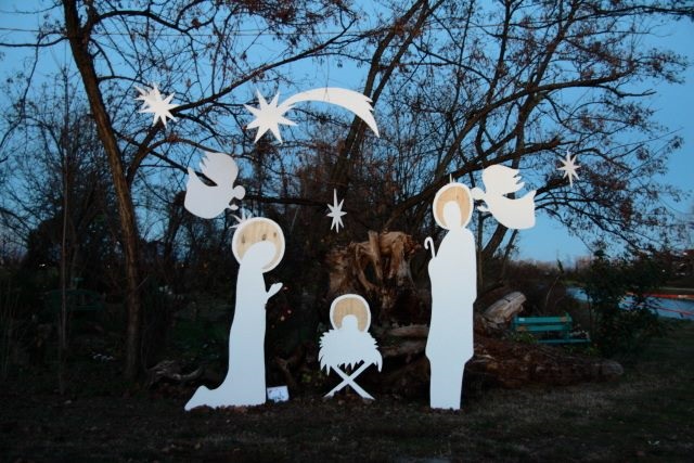 Presepe distrutto dai vandali