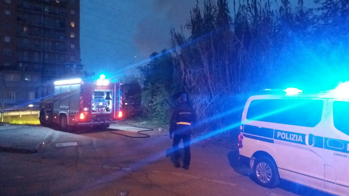Auto in fiamme a Cologno (1)