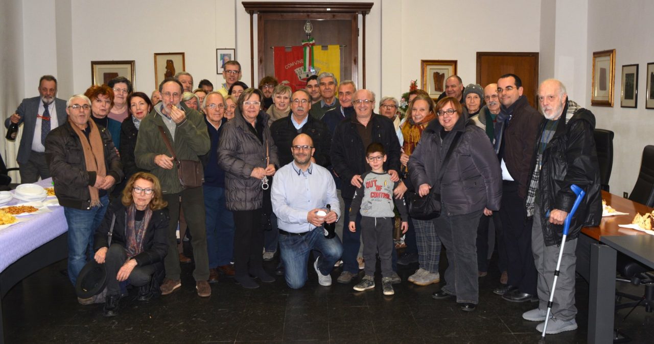 Aperitivo natalizio con i volontari in aula consiliare
