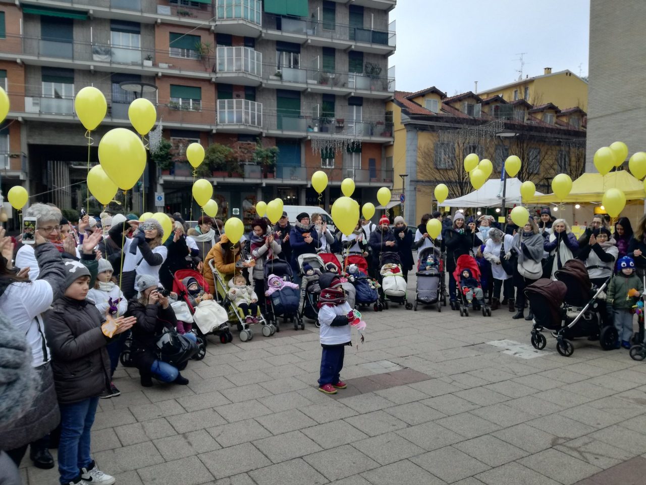 Sesto San Giovanni marcia mamme per difendere i nidi comunali