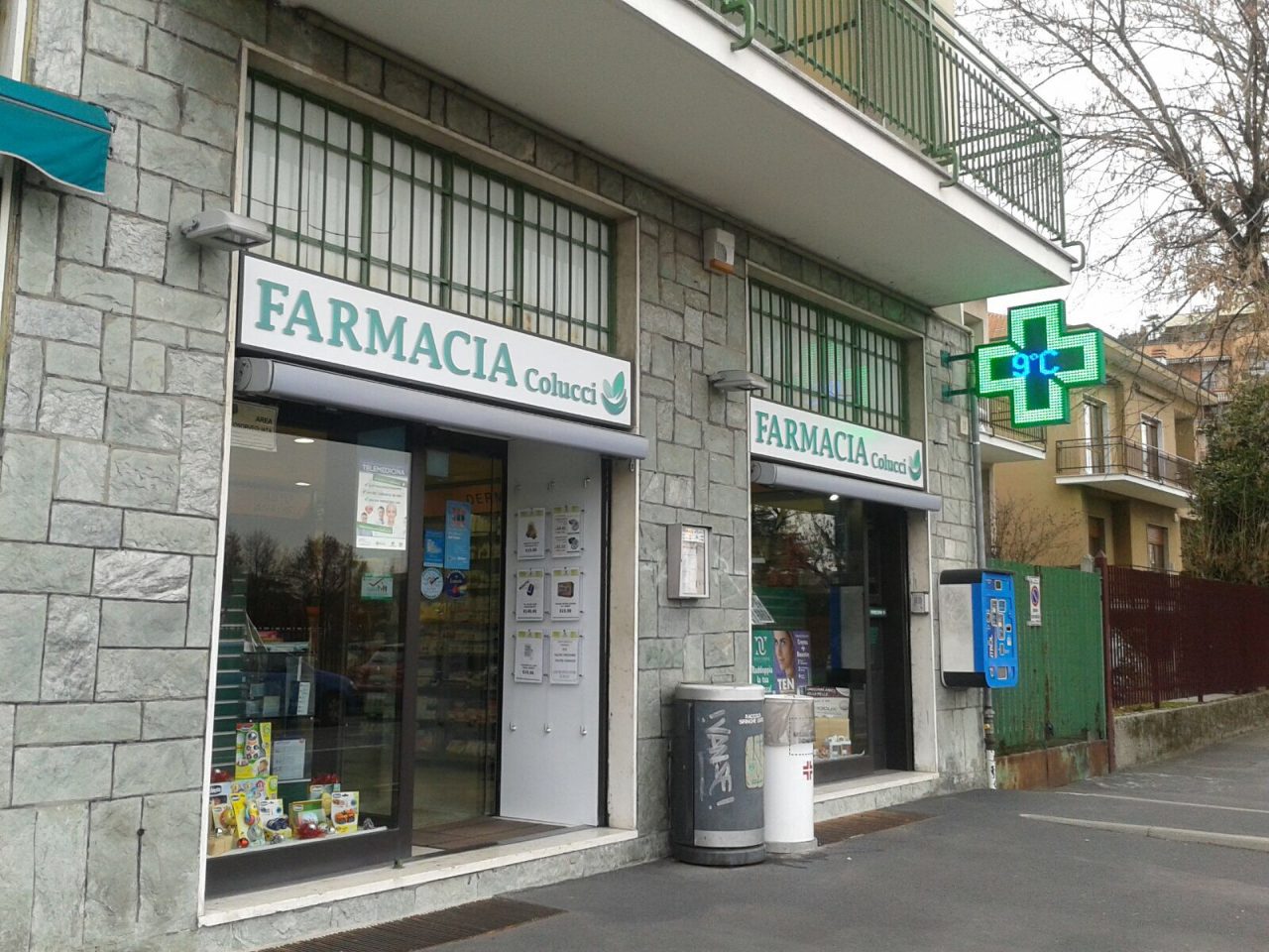 Rapina a Cologno con pistola in farmacia “Dacci i soldi o ti ammazziamo”