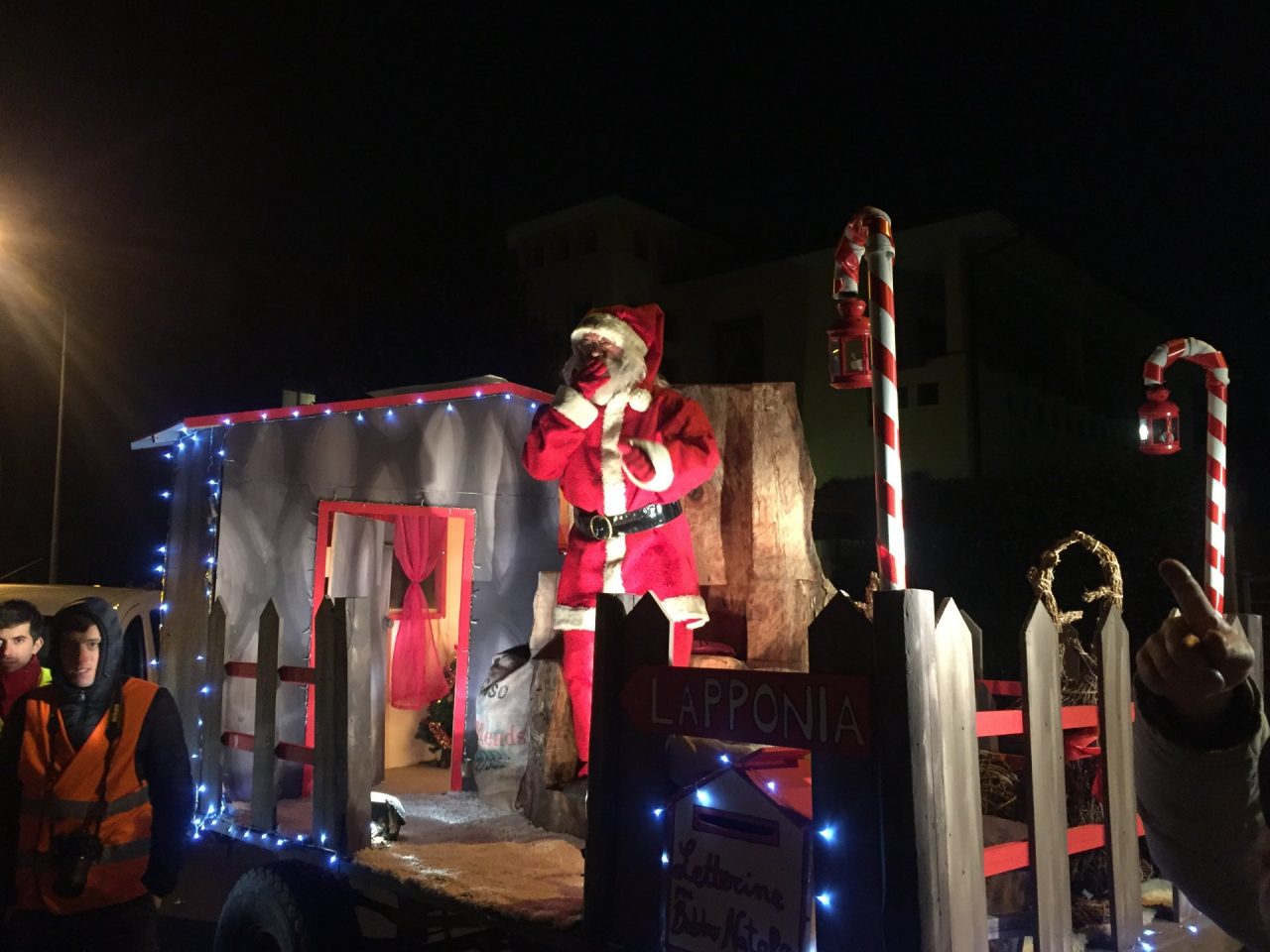 Il Carro di Babbo Natale accende Cernusco: via per via ecco il calendario