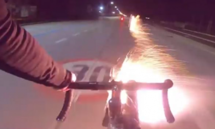 Fuochi Capodanno bengala come cannoni: video virale ma che danni…