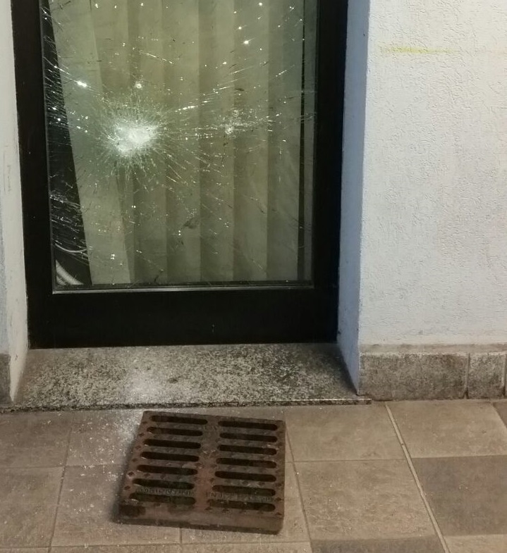 I soliti ignoti alle poste di Trezzano Rosa