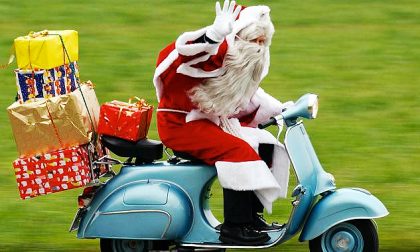 Babbo Natale arriva in sella alla Vespa