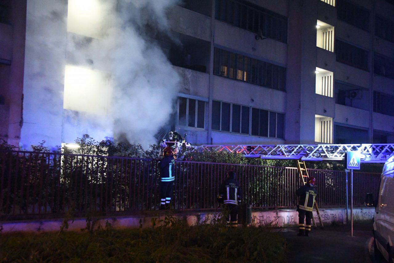 Appartamento incendiato arrestati i tre piromani Era una vendetta per una lite