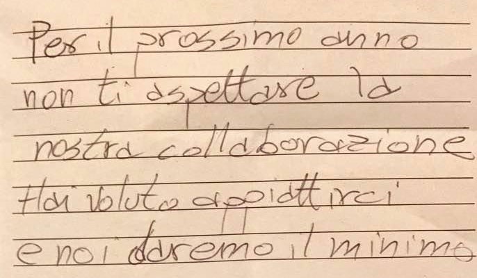 Letterine di Natale dei dipendenti comunali al sindaco: “Ci paghi meno? Lavoriamo meno…”