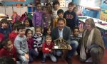 Operazione Presepe del sindaco: donata la prima Natività a una scuola