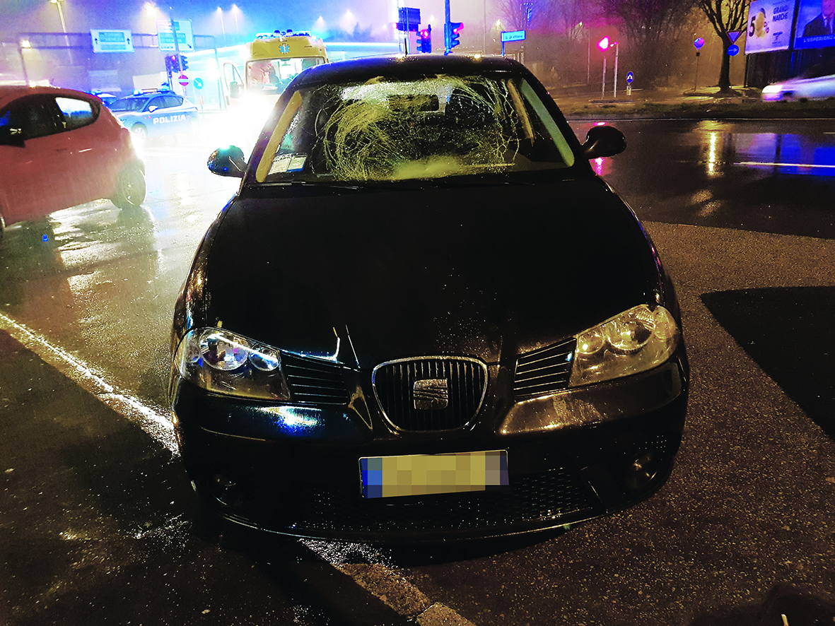 Incidente mortale Anziano muore travolto da un’auto