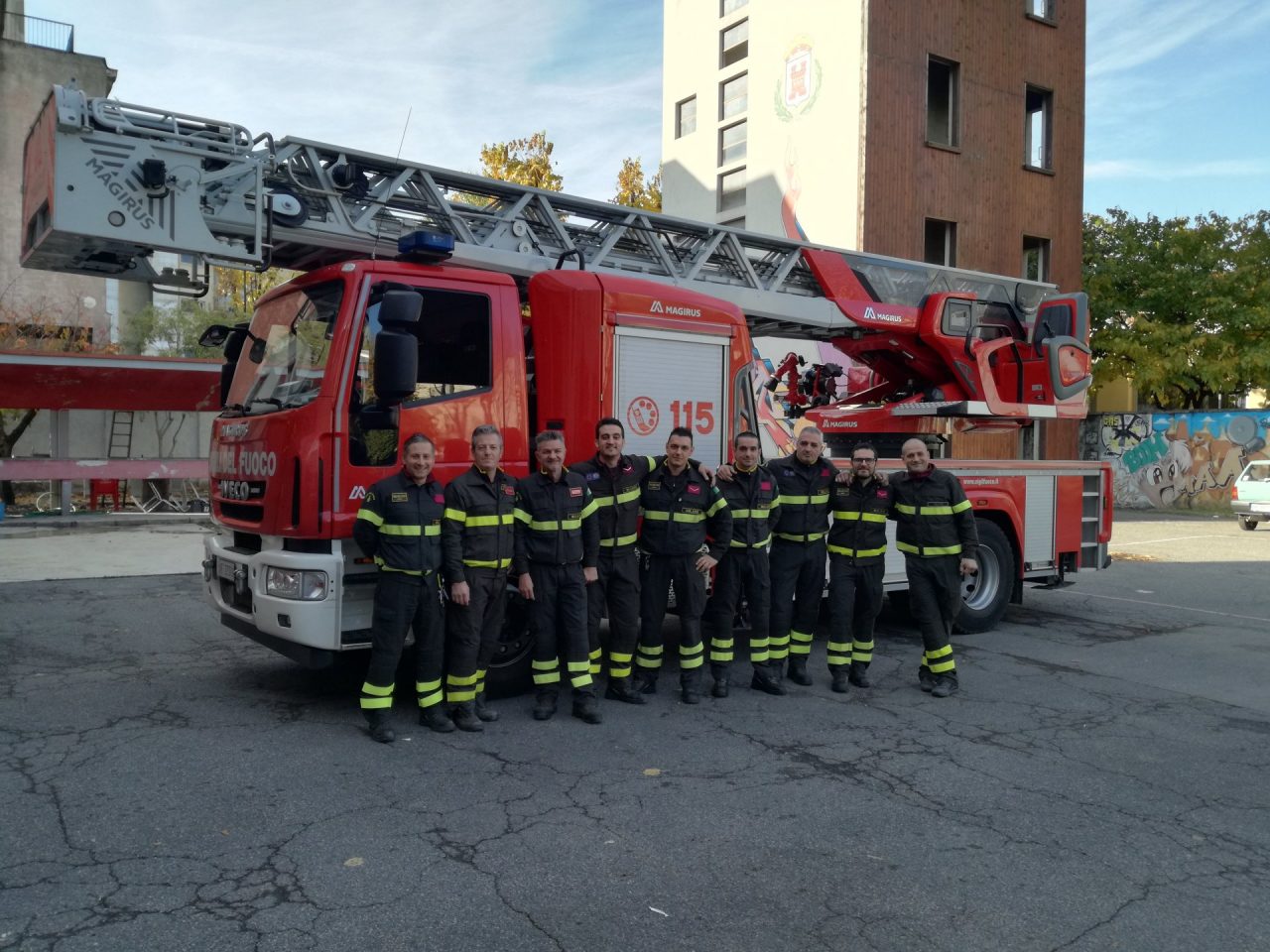 Fratelli bloccati in casa, intervento in alta quota dei pompieri