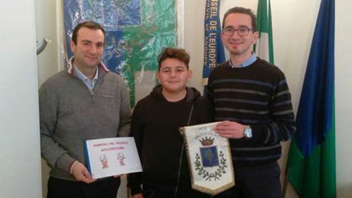 Ragazzo eroe a 12 anni salva una vita
