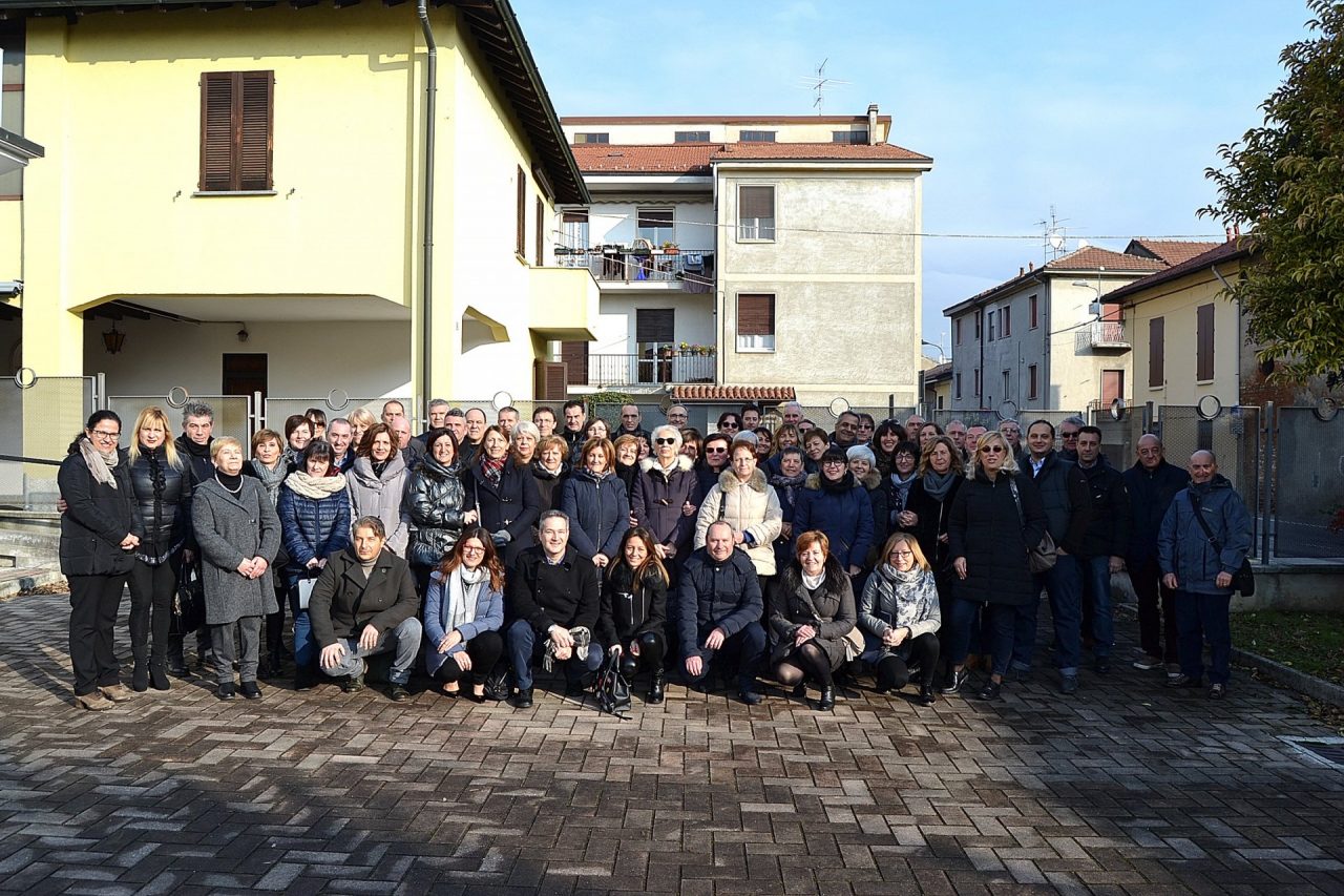 Cento alunni all’80esimo compleanno della maestra LE FOTO