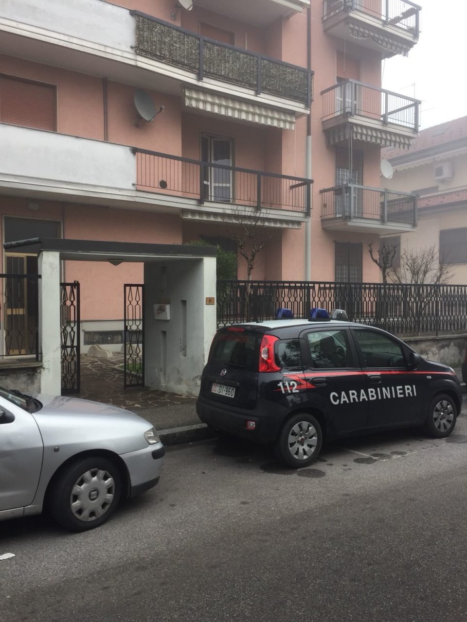 Trovato morto in casa