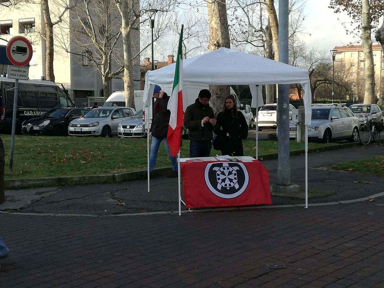 Casa Pound a Inzago Carabinieri e contromanifestazione FOTO VIDEO