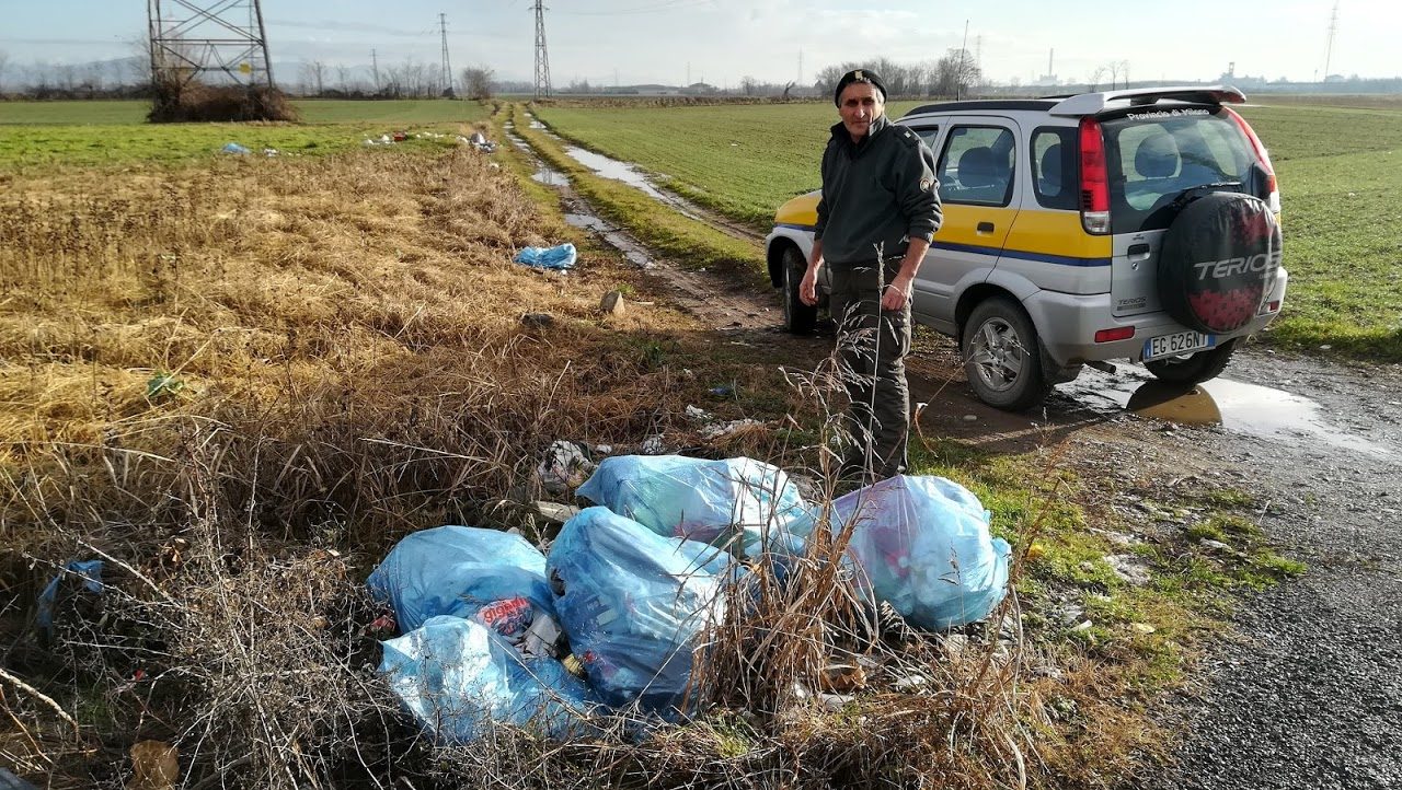 Con le Gev a caccia di discariche abusive nei prati di Trezzano Rosa FOTO