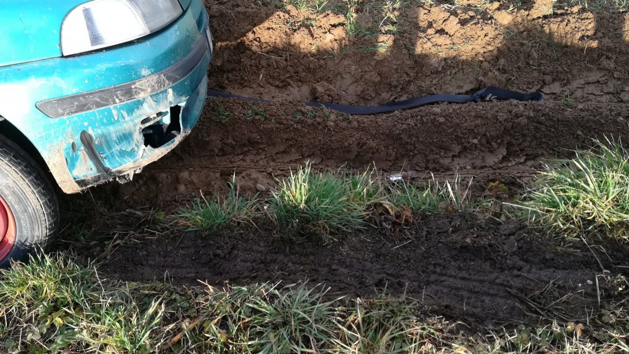 Nei prati di Trezzano Rosa spuntano merce e un’auto rubata