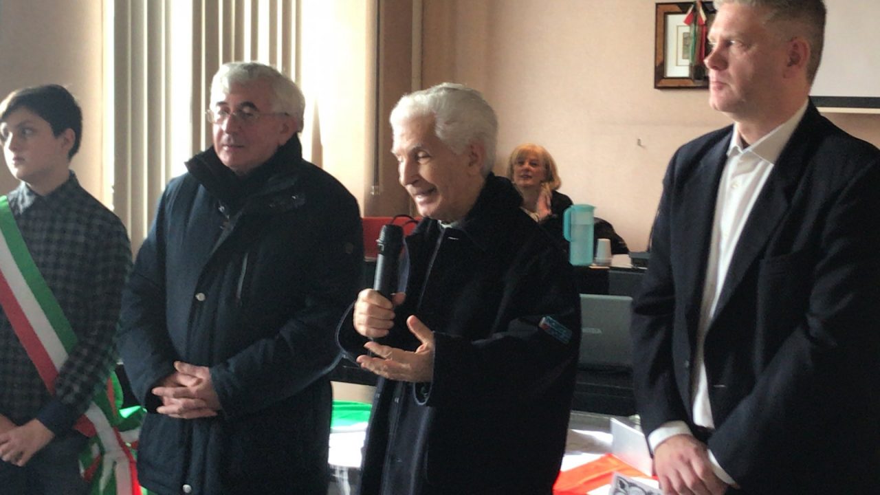 Airone d’oro all’ex parroco del paese – VIDEO STORY