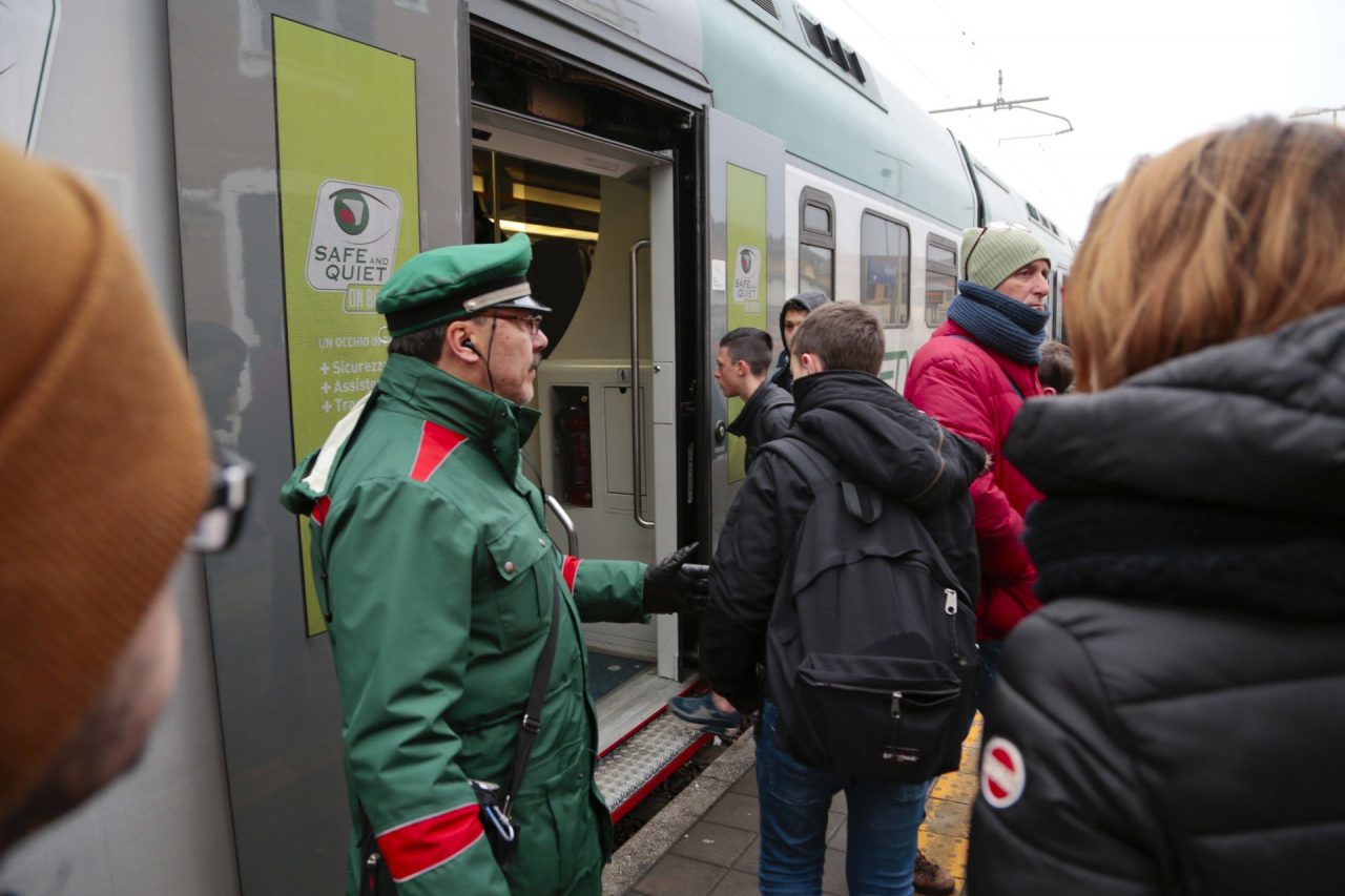 Treno bloccato tre ore a Pioltello per “estranei sui binari”