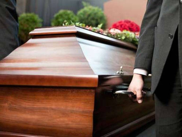 Benefattore anonimo paga il funerale