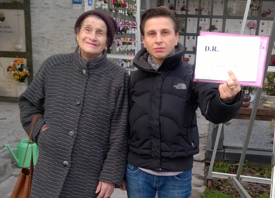 Cimitero nella bufera, defunto “dimenticato” per un mese