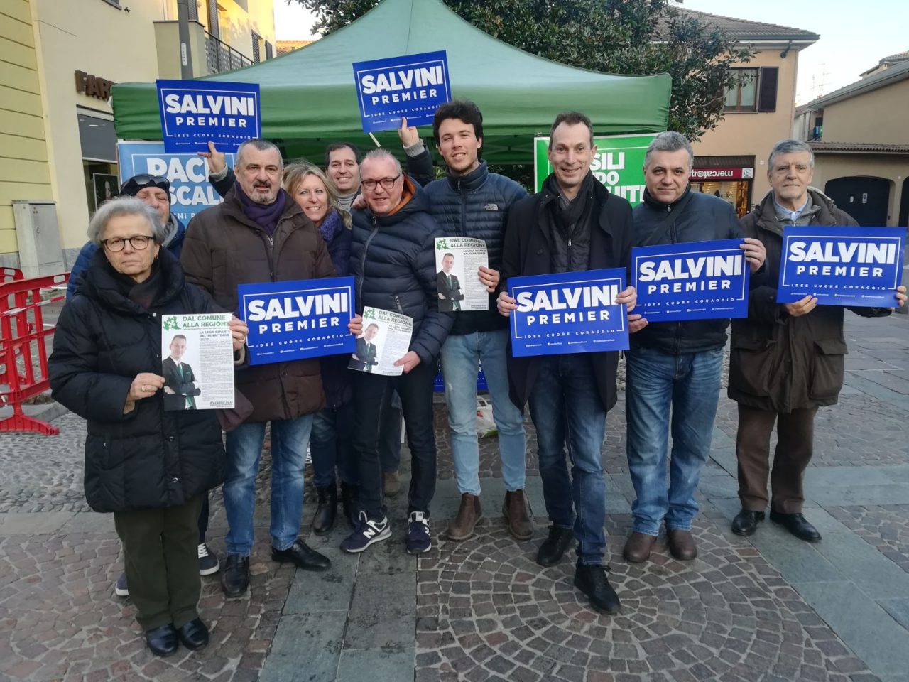 Lega Cernusco, gazebo e nuovo militante
