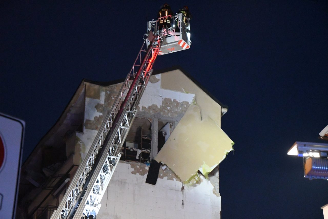 Palazzo esploso e malore in chiesa OGGI IN PILLOLE