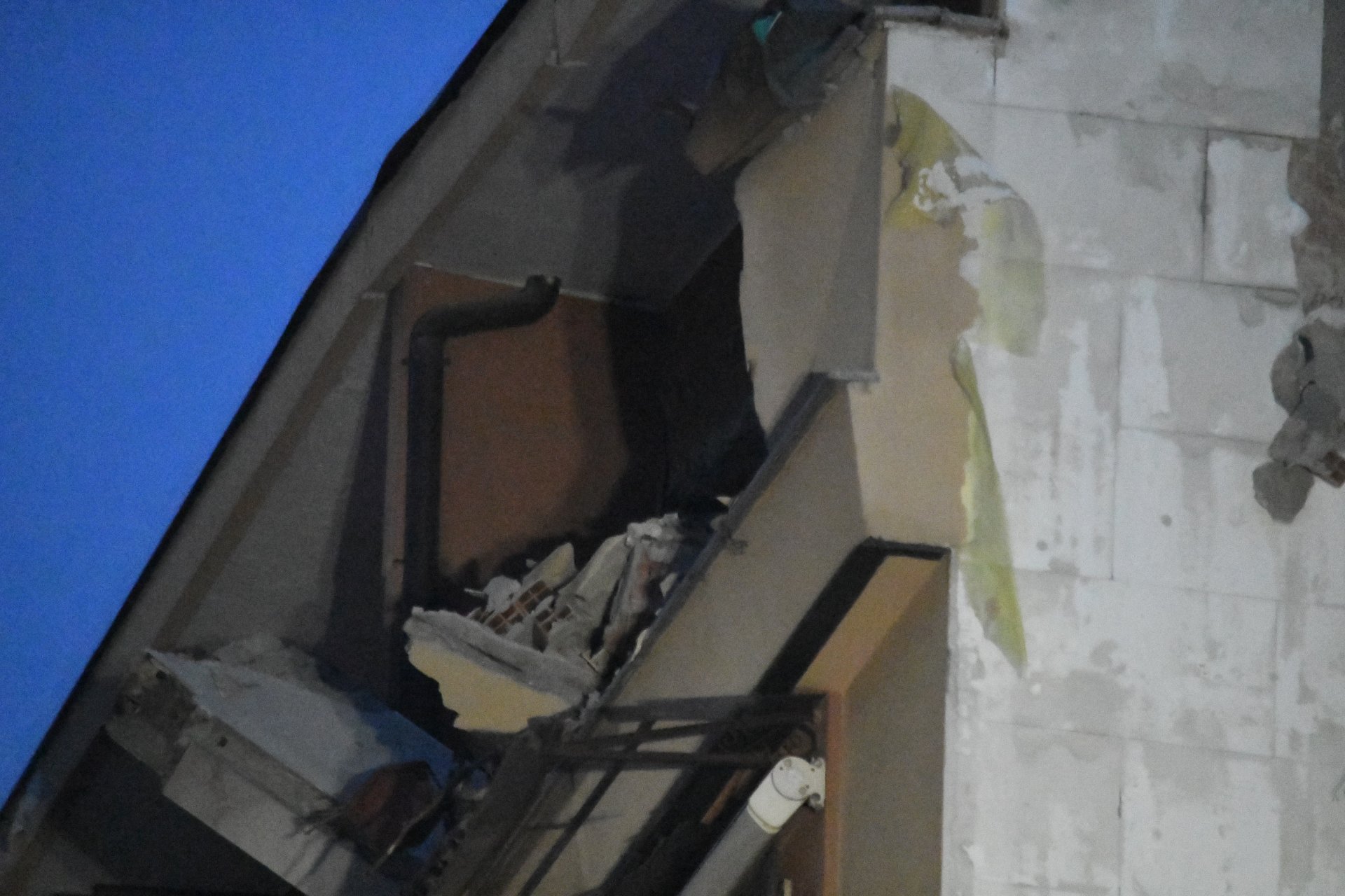 Esplosione Sesto San Giovanni via Villoresi una fuga di gas devasta un palazzo