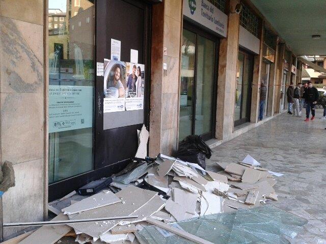 Auto incendiata bancomat fatto esplodere e cane avvelenato OGGI IN PILLOLE