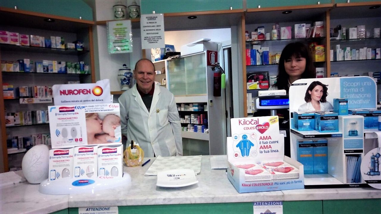 Rapina farmacia ma il titolare lo mette in fuga: “Vattene o ti spacco la testa”