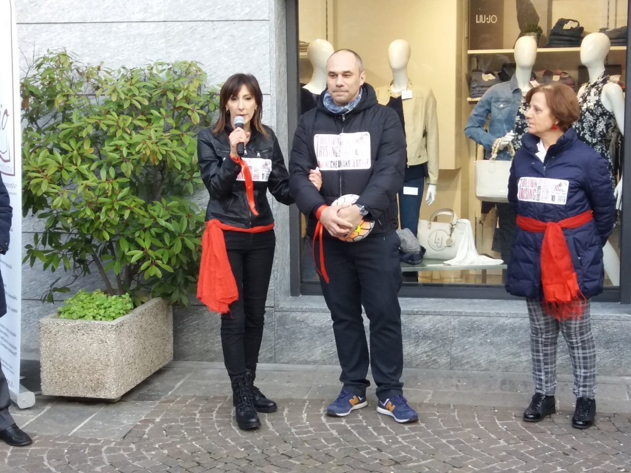 Flash mob contro la violenza sulle donne: “è stato l’ultimo”
