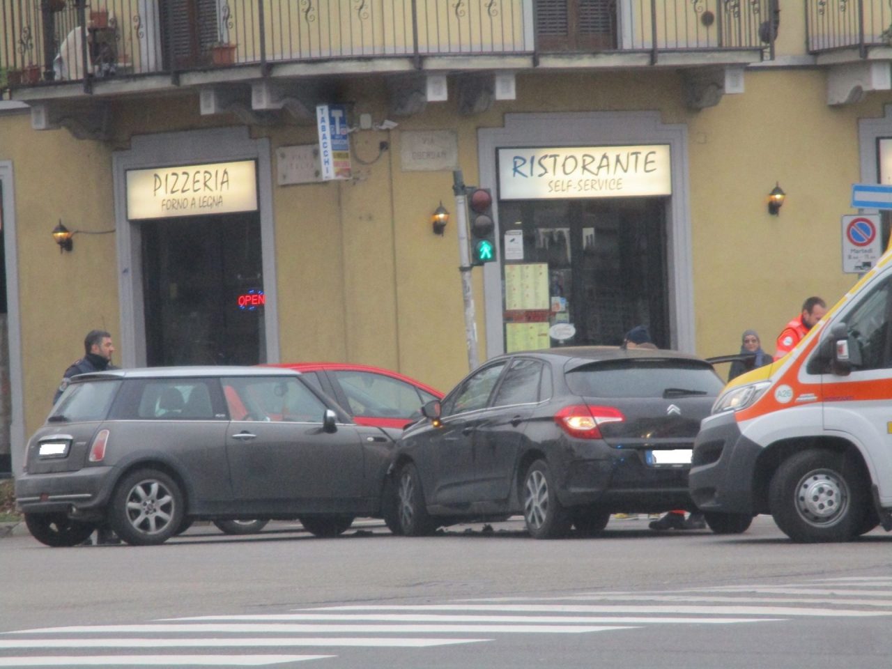 Scontro tra auto, paura per un bimbo di 4 anni