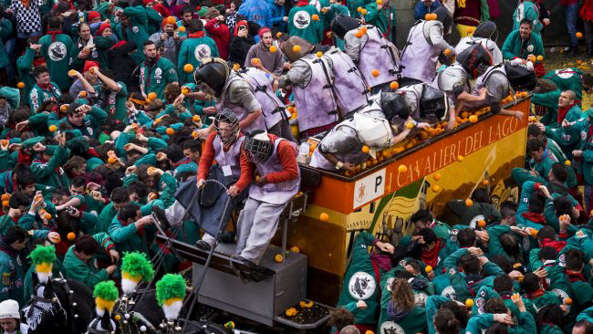 Tempo di Carnevale 2018 in Piemonte la battaglia delle arance