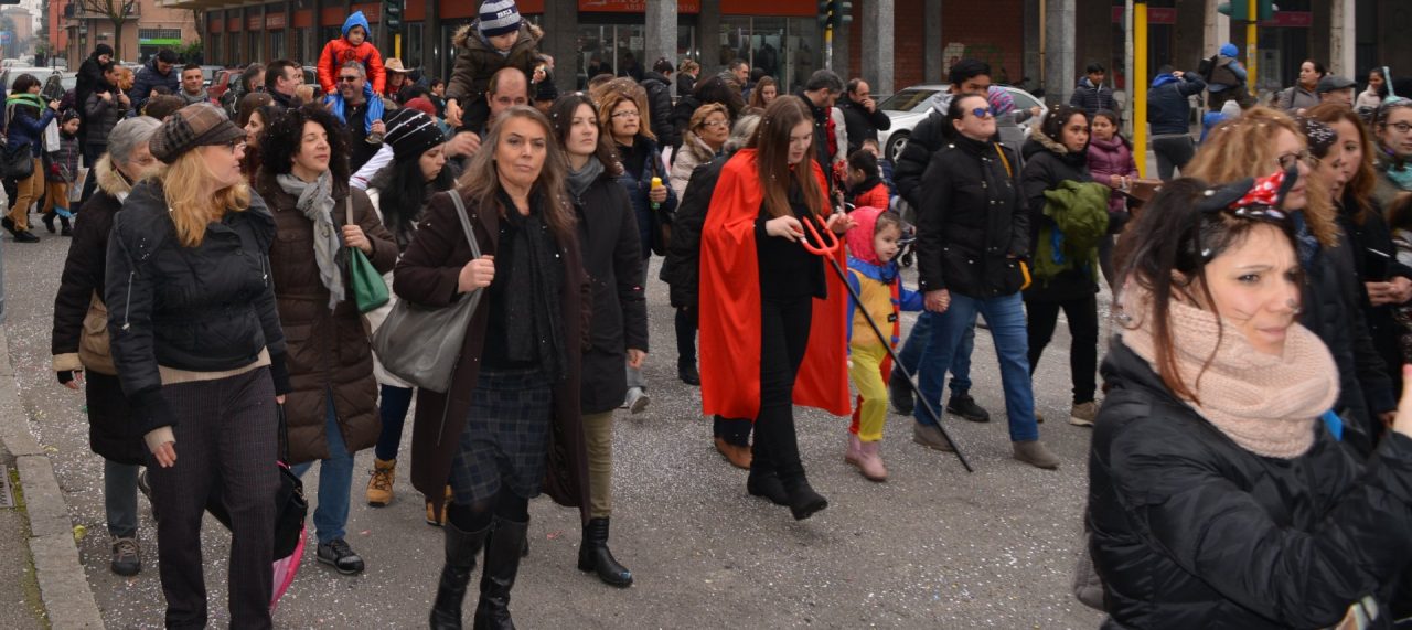 Carnevale Pioltello sfilata carri per le vie del paese e festa oratori