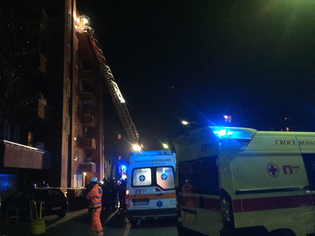 Incendio in casa Famiglia evacuata