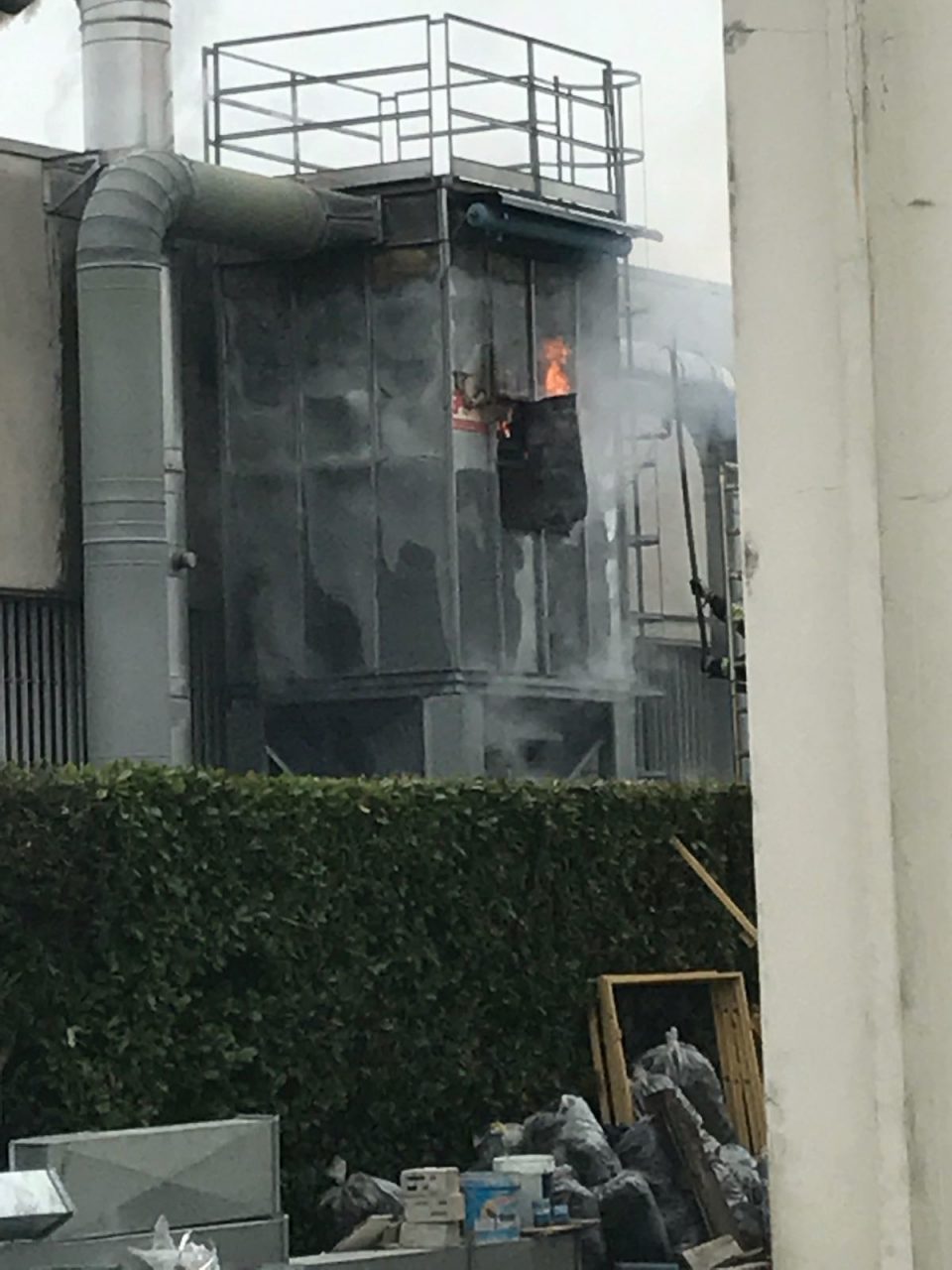 Incendio in ditta a Pioltello FOTO