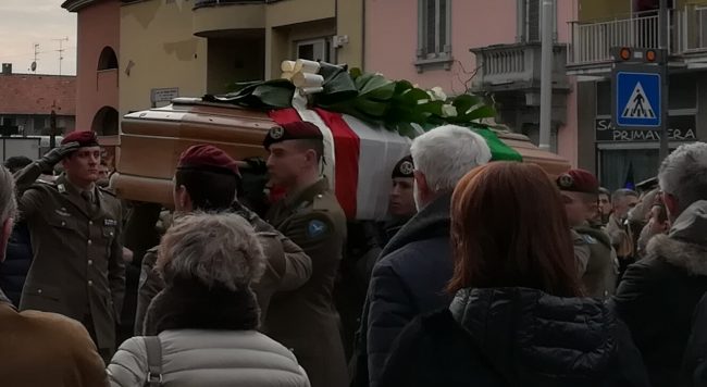 L’ultimo saluto a Joey Stucchi morto sotto il treno