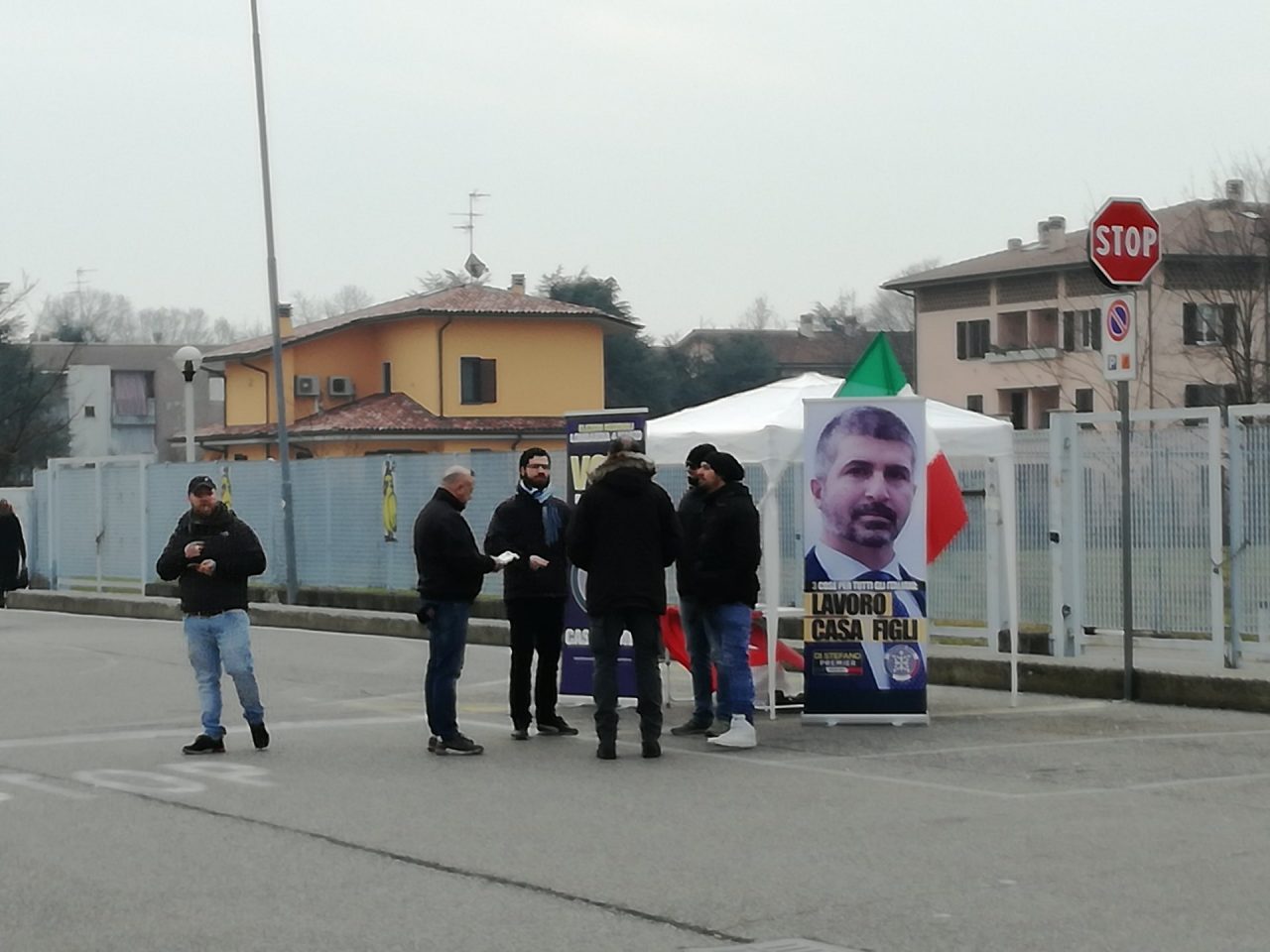 Casa Pound torna a Inzago “accerchiata” dagli altri banchetti