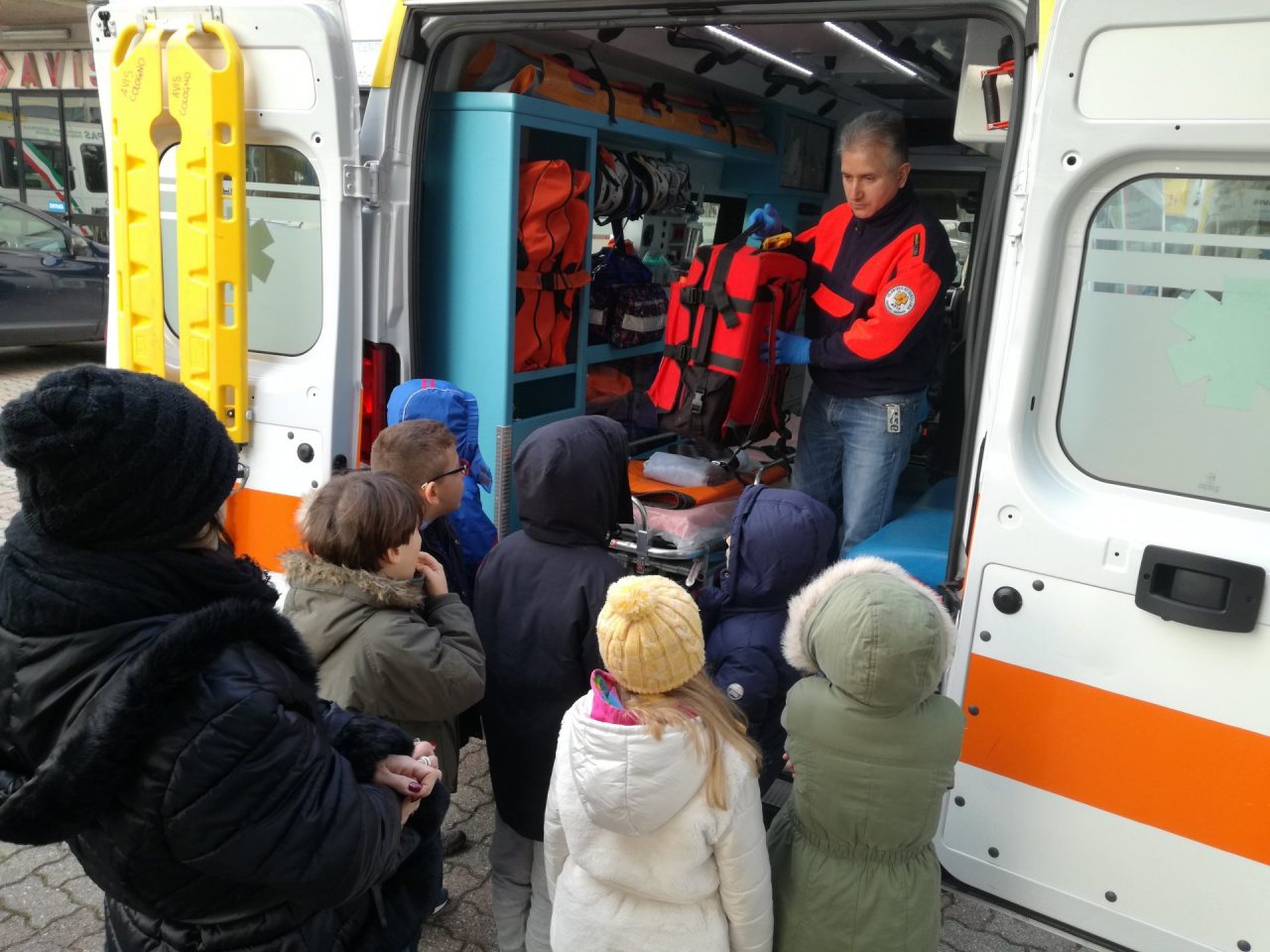 Primo soccorso le buone pratiche insegnate ai bambini della primaria