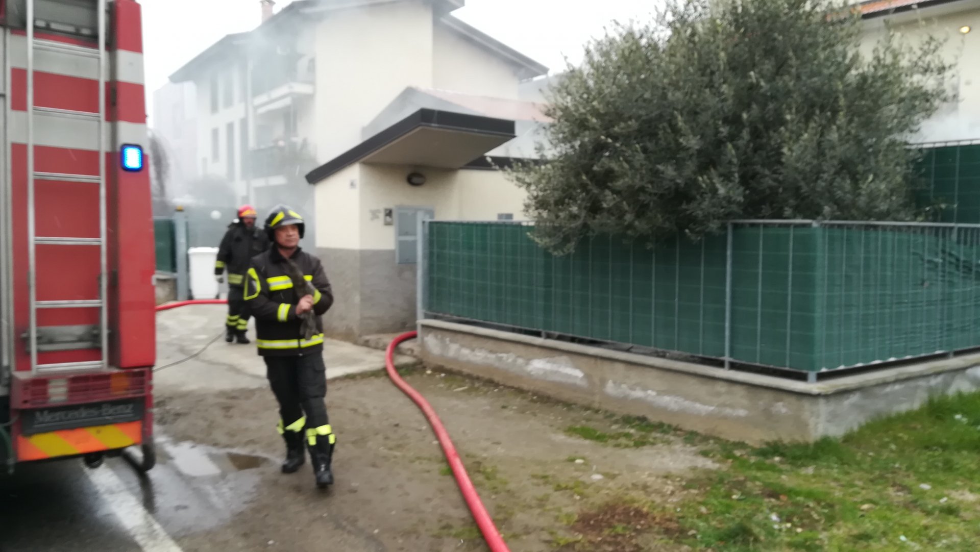 Incendio  nella frazione  Cascina Valera Carugate