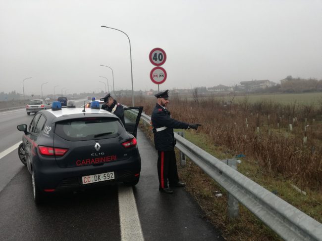 Ha lanciato i sassi sulle auto, già in libertà