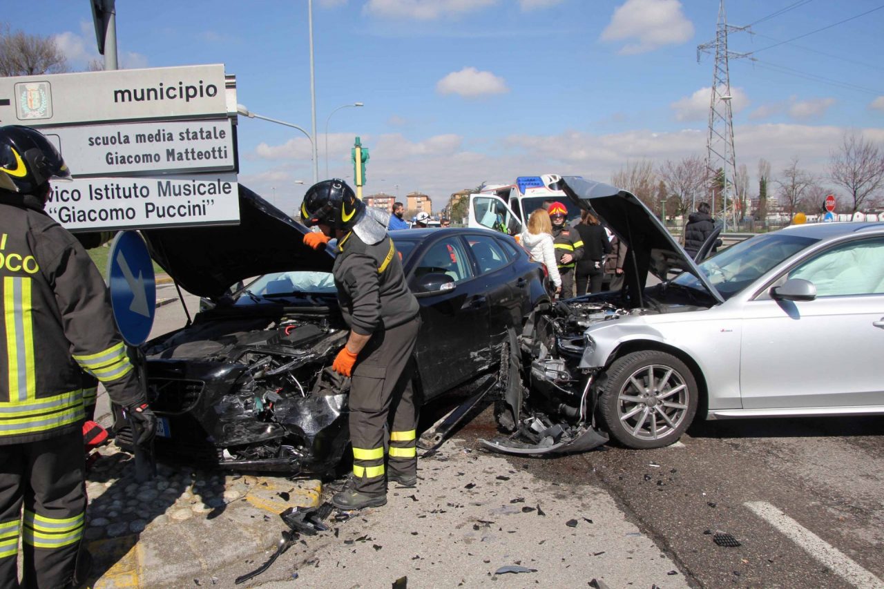 Incidente a Pioltello quattro persone ferite FOTO