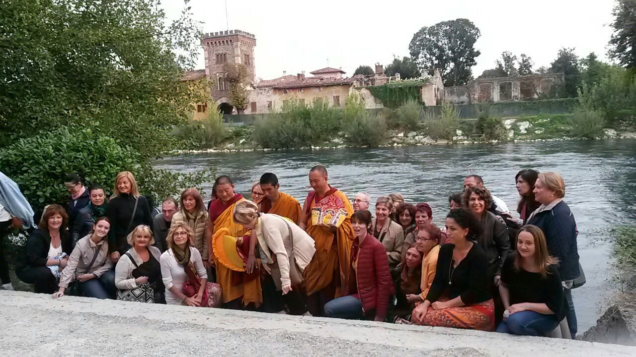 Monaci tibetani trattenuti in India niente visita a Cassano