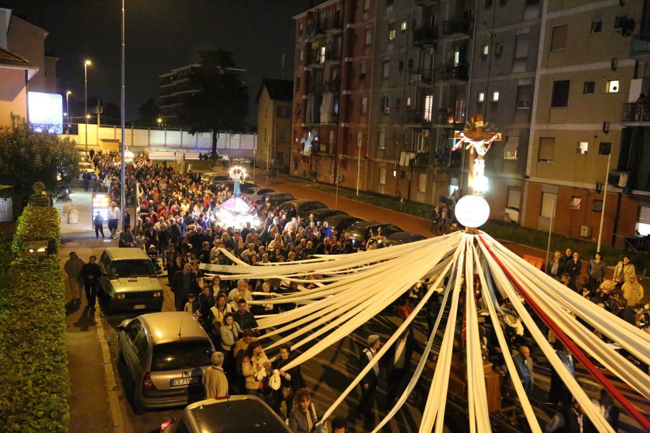 Lu Signuri de li fasci a Pioltello il Venerdì santo è con le vittime dei disastri ferroviari